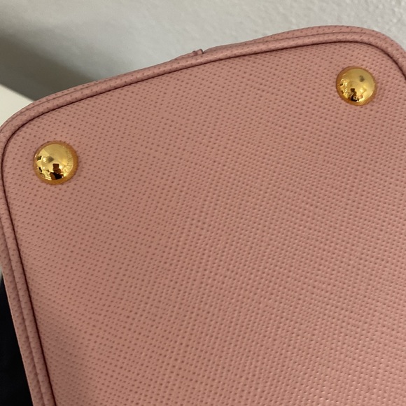 Prada excellent condition - Picture 12 of 15